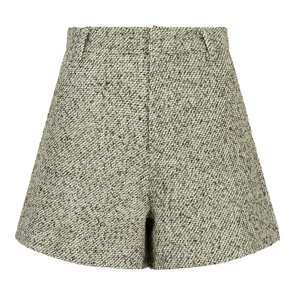 Lofty Manner Short Desiree