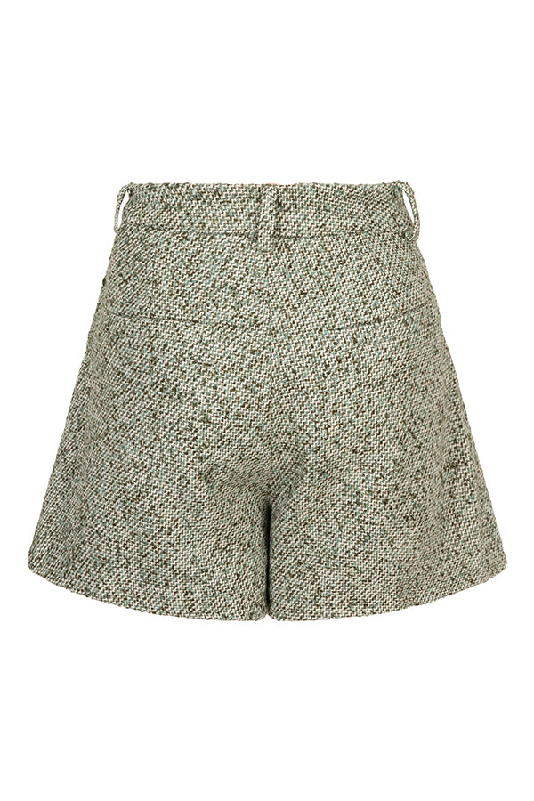 Lofty Manner Short Desiree