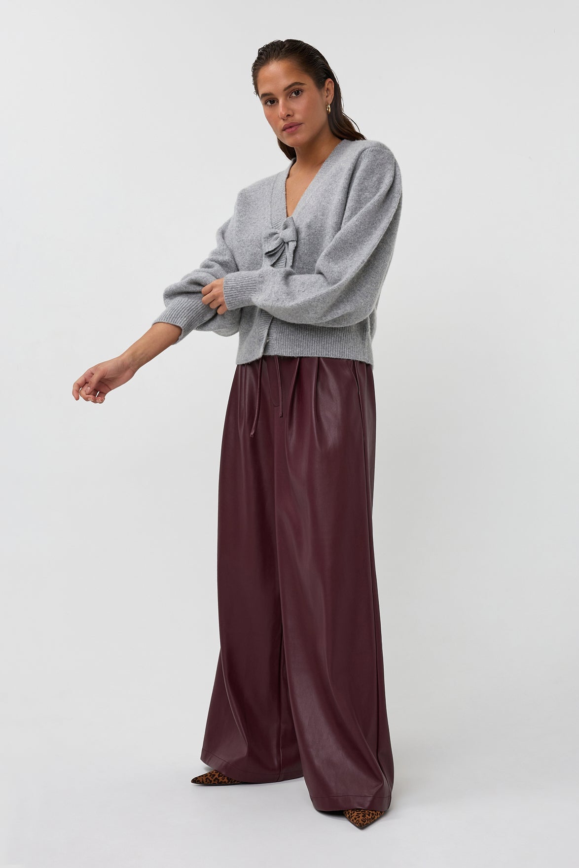 Amaya Amsterdam - Sia Knitwear - Button Down - Removable Bow - Grey