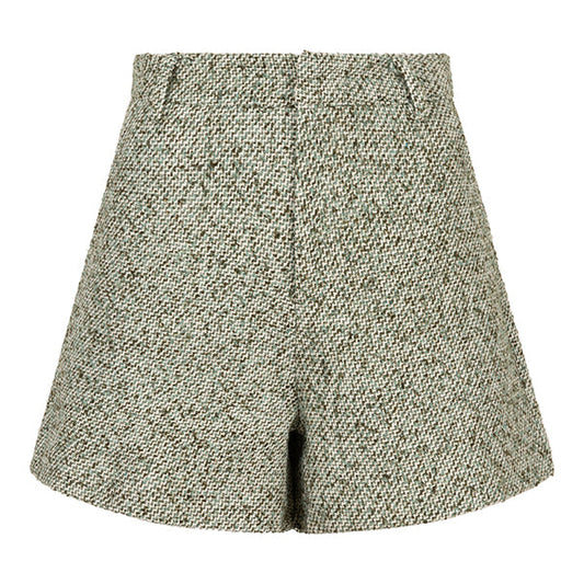 Lofty Manner Short Desiree